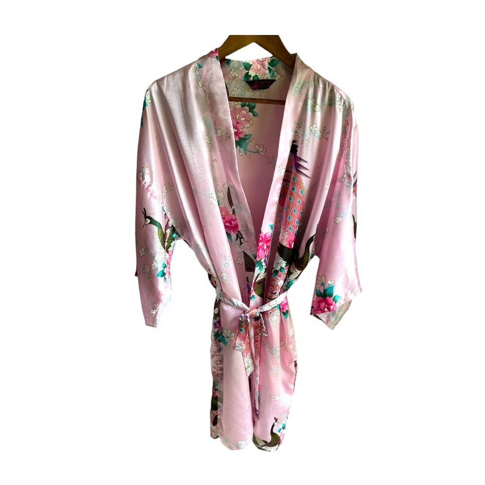 Pink Satin Floral Kimono / Robe. Peacock and Floral Motif. Size Large - Picture 3 of 15